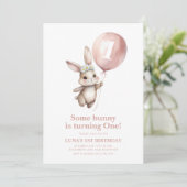 Einige Bunny 1. Geburtstag Daisy Balloon Einladung (Stehend Vorderseite)