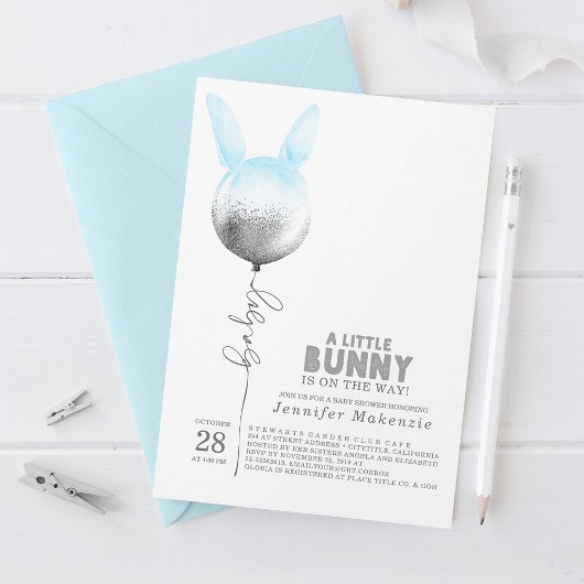 Einige Bunny Blue Balloon Elegante Spring Baby Dus Einladung
