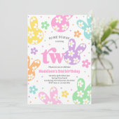 Einige Bunny Daisy Floral Pastel Frühling 2. Gebur Einladung (Stehend Vorderseite)