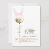 Einige Bunny Gold Ballon Elegante Spring Baby Dusc Einladung (Vorderseite)