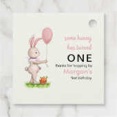 Einige Bunny ist One Niedlich Rabbit Balloon 1. Ge Geschenkanhänger (Rückseite)