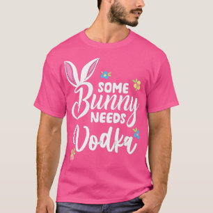 Einige Bunny Needs Vodka Funny Vodka Osteralkohol T-Shirt