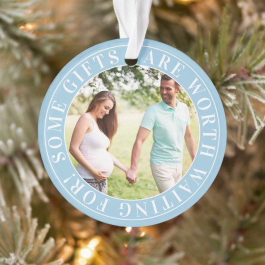 Einige Geschenke Blue erwartet Baby Maternity Foto Ornament (Baum)