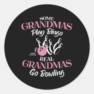 Einige Grandmas spielen Bingo Real Grandmas Go Bow Runder Aufkleber