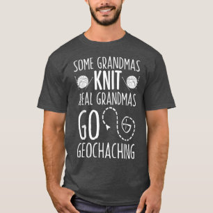Einige Grandmas Strick Real Grandmas Go Geocaching T-Shirt