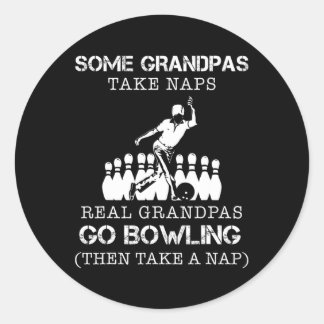 Einige Grandpas nehmen Nickerchen Real Grandpas Go Runder Aufkleber
