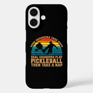 Einige Grandpas Nickerchen Spiele iPhone 16 Hülle