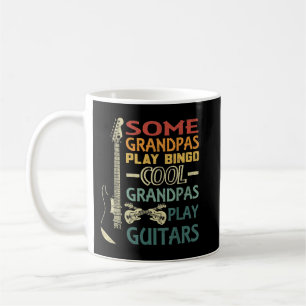 Einige Grandpas spielen Bingo Cool Grandpas spiele Kaffeetasse