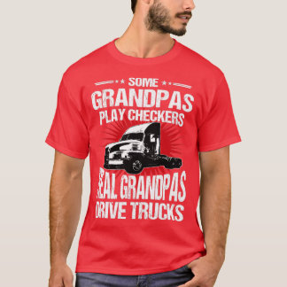 Einige Grandpas spielen Schachbretter Trucker Opa T-Shirt