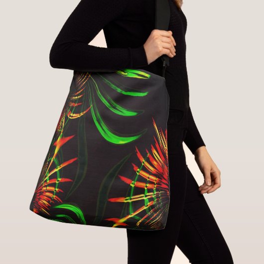 Einige Gras-Blätter und geschnitzte 'Blume-Blätter Tragetaschen Mit Langen Trägern (Von Nahem)