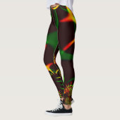 Einige grüne Graskurven und gelbe, feuerfarbene Ku Leggings (Links)