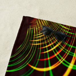 Einige grüne Graskurven und gelbe, feuerfarbene Ku Strandtuch