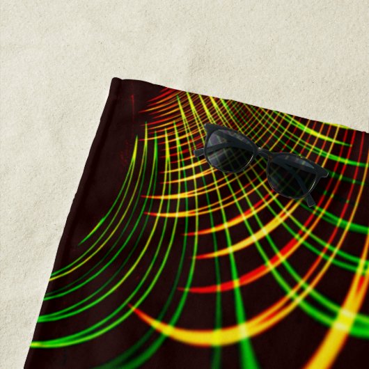 Einige grüne Graskurven und gelbe, feuerfarbene Ku Strandtuch (Beispiel)