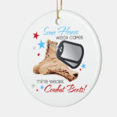 Einige Held-Abnutzungs-Kape, Bergwerk trägt Keramikornament (Links)