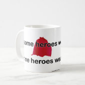 Einige Held-Abnutzungs-Kape Kaffeetasse (Vorderseite Links)