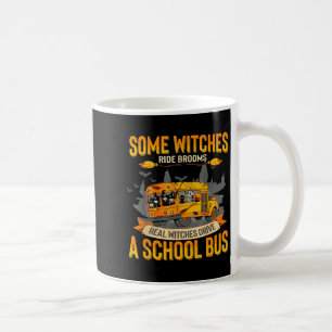 Einige Hexen reiten Besen, echte Hexen fahren eine Kaffeetasse