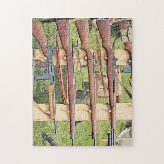 Einige kleine Waffen des Zweiten Weltkriegs auf ei Puzzle (Vertikal)