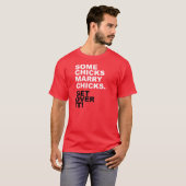 Einige Küken heiraten Küken. Erhalten Sie über T-Shirt (Vorne ganz)