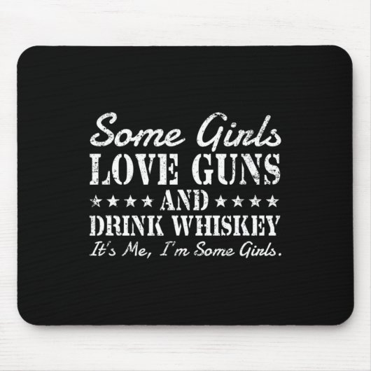 Einige Mädchen Liebe Gewehre trinken Whiskey sein  Mousepad (Vorne)