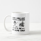 Einige Mädchen Liebe Hockey und Tattoos Ich ich#39 Kaffeetasse (Links)