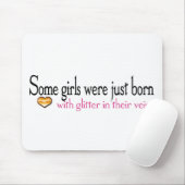 Einige Mädchen sind mit Glitzer in ihren Venen geb Mousepad (Mit Mouse)