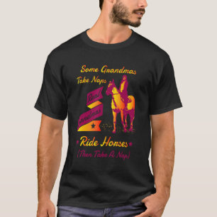 Einige Omas machen Nickerchen Richtige Oma reitet T-Shirt