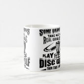 Einige Omas machen Nickerchen Wirkliche Omas spiel Kaffeetasse (Mittel)