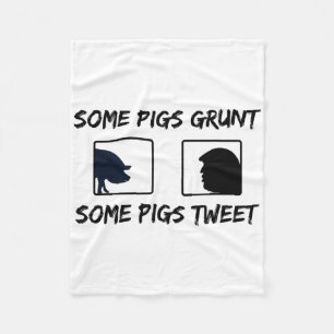 Einige Schweine grunzen  Fleecedecke