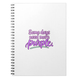 Einige Tage benötigen mehr lila Schrift Notizbuch Notizblock