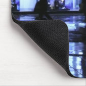 Einkäufe im Regen Mousepad (Ecke)