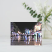 Einkäufe im Regen Postkarte (Stehend Vorderseite)