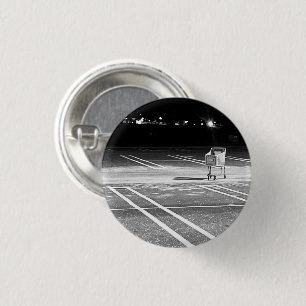 Einkaufswagen leer im Parkplatz Foto Pinback Button