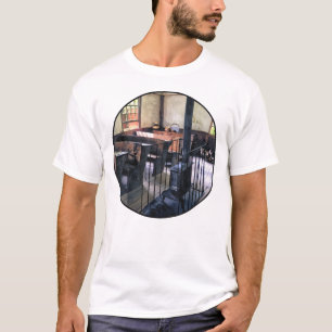 Einklassige Schule mit Ofen T-Shirt