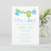 Einladende Clothesline Boy Baby Dusche Einladung (Stehend Vorderseite)