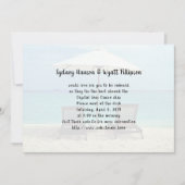 Einladende Hochzeit in Urlaubsort mit Liegestühlen Einladung (Vorderseite)