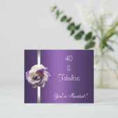 Einladendes Party Lila Weiße Blume Fabulous 40. Einladung (Stehend Vorderseite)