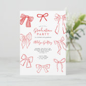 Einladung der Coquette Bows Red Graduation Party (Stehend Vorderseite)