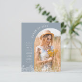 Einladung der Dusty Blue Wildblume Graduation Part (Stehend Vorderseite)