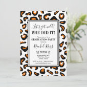 Einladung der Leopard Print Graduation Party (Stehend Vorderseite)