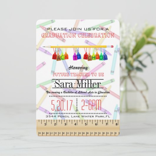 Einladung des Abschlusses des Bleistift-Lehrers (Stehend Vorderseite)