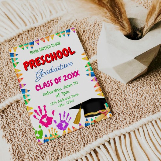 Einladung des Abschlusses vor der Schule