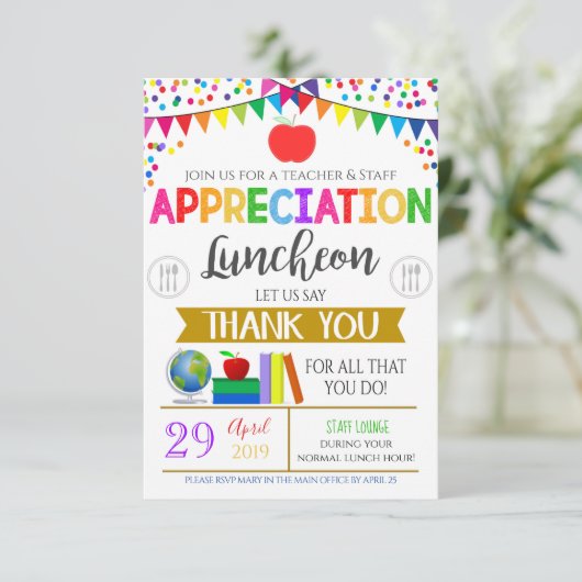 Einladung des Lehreranerkennungspersonals (Stehend Vorderseite)