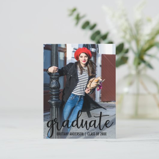 Einladung einer modernen Skriptabsolventin (Stehend Vorderseite)