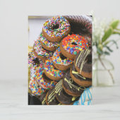 Einladung mit Donuts auf der Vorderseite (Stehend Vorderseite)