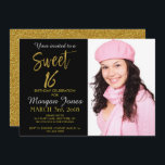 Einladung von 16 . Geburtstag Gold Foil zum Geburt<br><div class="desc">Sweet 16 Schwarz und Imitate Gold Foil Glamour Birthday Einladung. Das Foto in dieser Einladung sowie Name,  Datum und Ort können aktualisiert werden.</div>