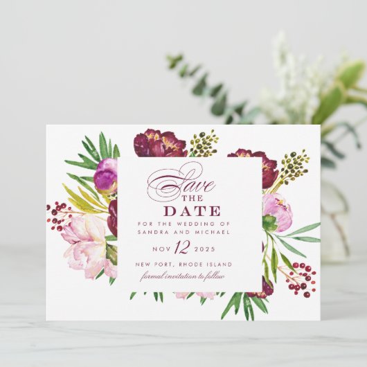 Einladung von Burgundy Peonies Floral Save the Dat (Stehend Vorderseite)