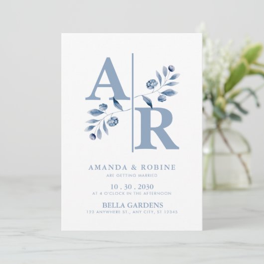 Einladung von Dusty Blue Monogram (Stehend Vorderseite)