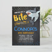 Einladung von Haien, Geburtstagsfeier am Pool, Hal (Stehend Vorderseite)