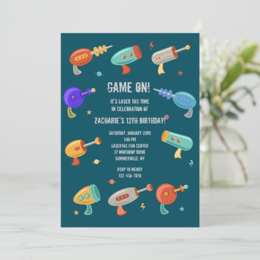 Einladung von Laserpistolen (Stehend Vorderseite)