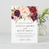 Einladung von Marsala Burgundy Floral Wedding (Stehend Vorderseite)